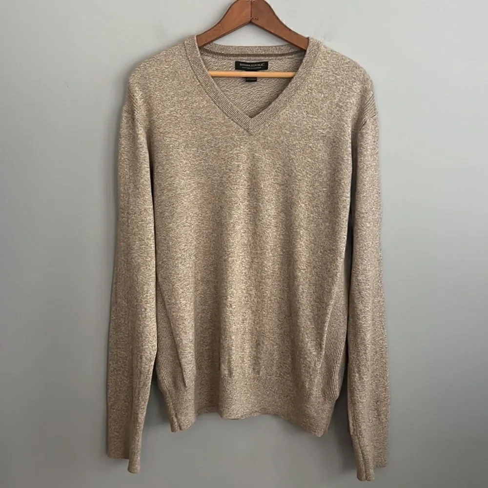 Banana Republic Men’s v neck cashmere blend tan sweater
